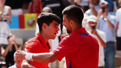 Carlos Alcaraz y Novak Djokovic, juntos.