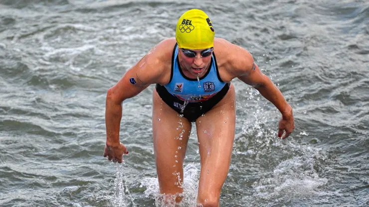 Internan a una atleta en París 2024 por la contaminación en el río Sena