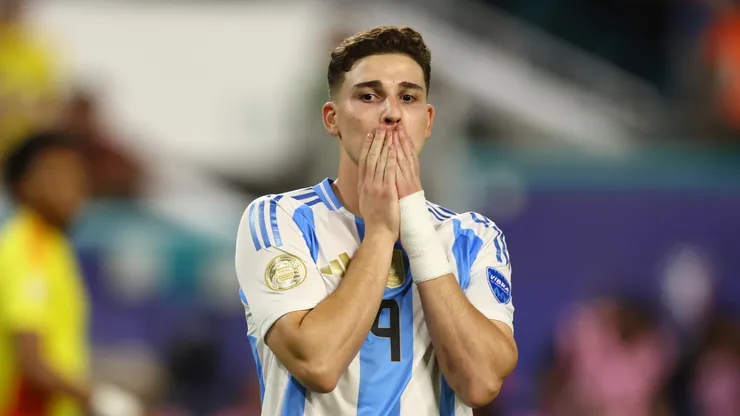 El gesto de lamento de Julián Álvarez.