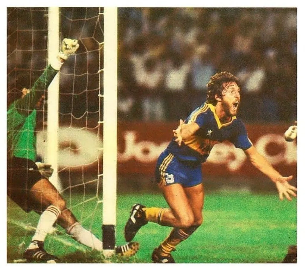 Hrabina celebrando uno de los 4 goles que hizo en 178 partidos en Boca, como lateral o central.