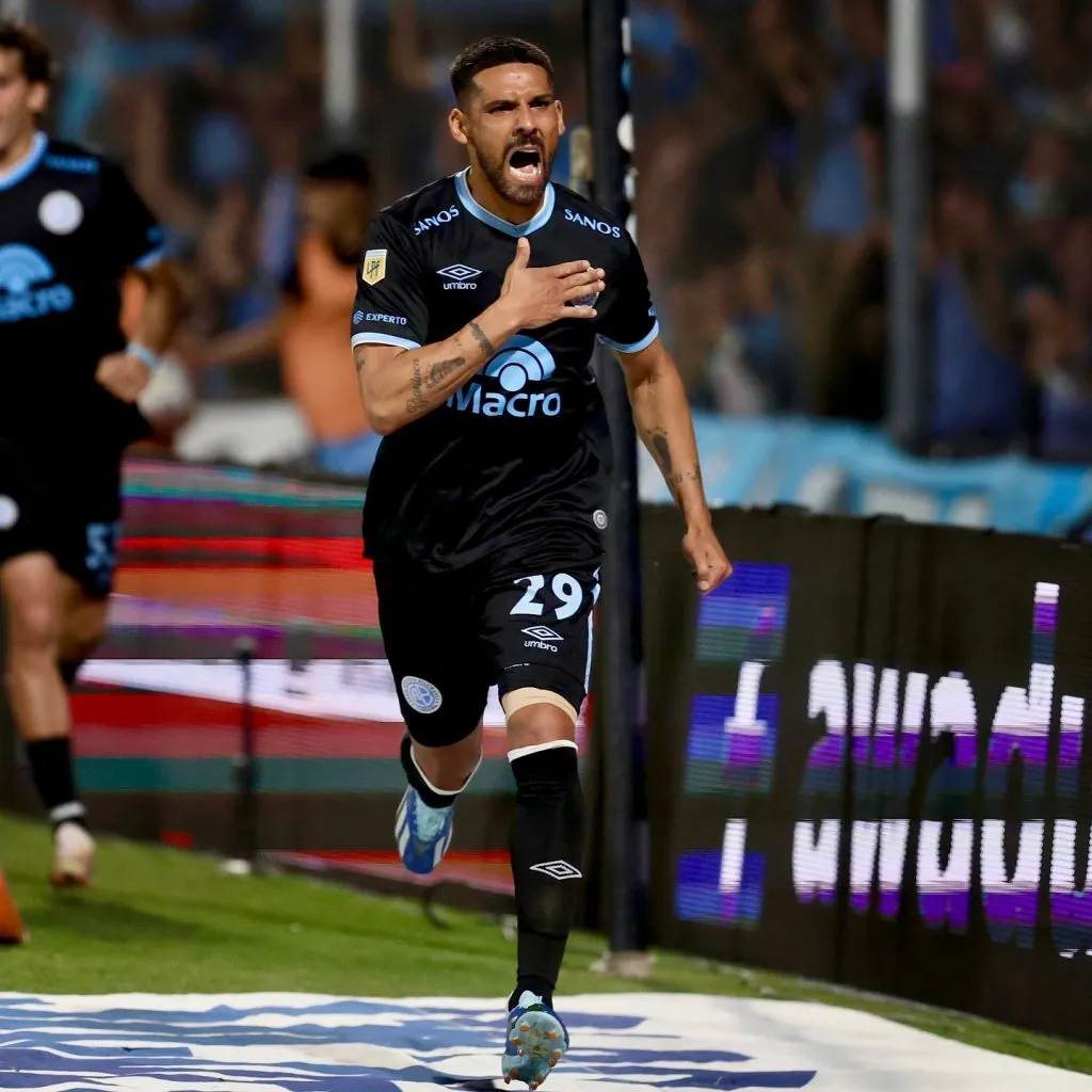 Franco Jara, autor del primer gol de Belgrano, le ganó una apuesta a Benedetto.