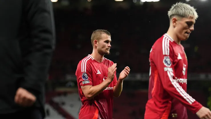 Alejandro Garnacho y Matthijs de Ligt tras la derrota de Manchester United
