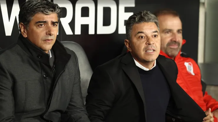 Marcelo Gallardo, junto a su ayudante Matías Biscay.