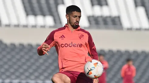 Manuel Lanzini en un entrenamiento de River.