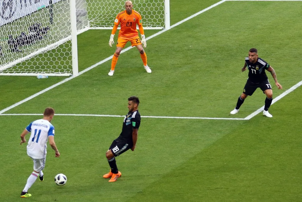 Salvio, de lateral derecho ante Islandia en el debut. (Foto: IMAGO).