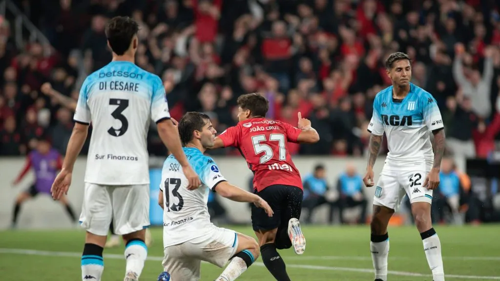 Athletico Paranaense se quedó con el primer partido ante Racing. (Foto: IMAGO)