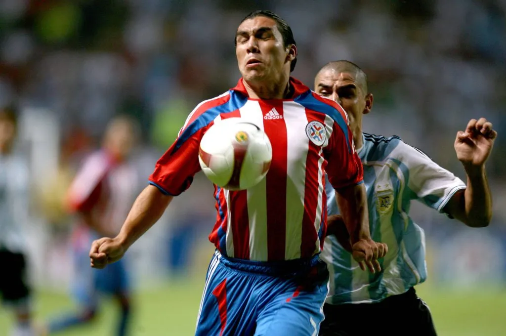 Cabañas ante Cata Díaz en la Copa América 2007. (Foto: IMAGO).