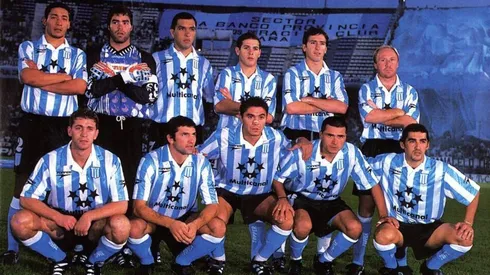 El equipo de Racing Club en uno de los partidos de la Copa Libertadores 1997. (Twitter)