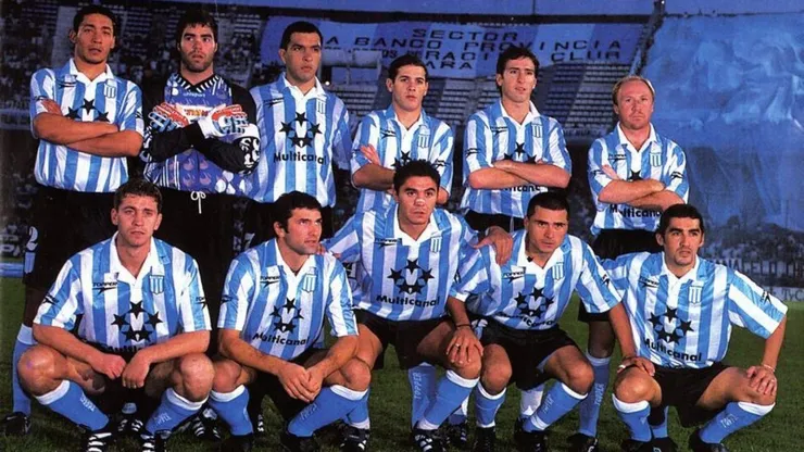 El equipo de Racing Club en uno de los partidos de la Copa Libertadores 1997. (Twitter)