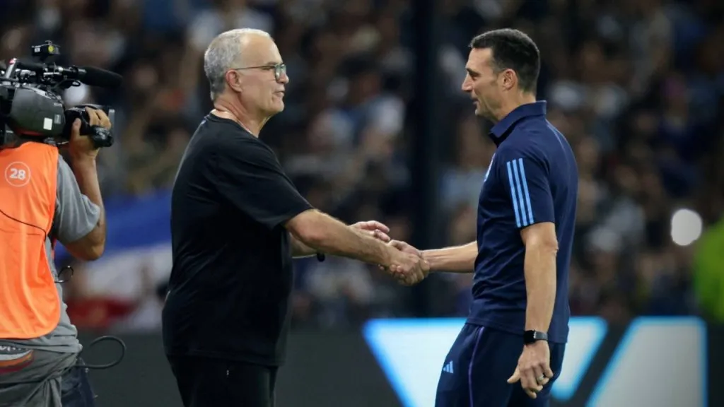 Marcelo Bielsa y Lionel Scaloni, en el último Argentina vs. Uruguay (IMAGO / Fotobaires).