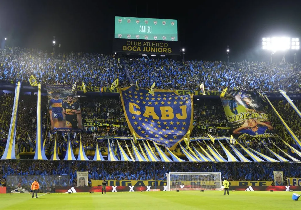 La hinchada de Boca, durante un recibimiento al equipo en La Bombonera. (Imago)