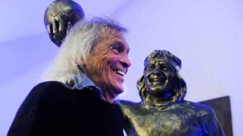 RECORD DATE NOT STATED Gatti now has his own statue in Boca Buenos Aires, Argentina - In the photo taken on September 7, 2023, Boca fans and members can now enjoy the statue of Hugo Orlando Gatti at the Bombonera: the tribute to the goalkeeper who was decisive in the 1977 Copa Libertadores title with the penalty saved against Cruzeiro s Vanderley at the Centenario stadium was inaugurated. Precisely, this September 7 was an anniversary. Buenos Aires Argentina PUBLICATIONxNOTxINxARG Copyright: xLatinxAmericaxNewsxAgencyxx 07-09-2023_buenos_aires_argentina-_en_la-2 EDITORIAL USE ONLY