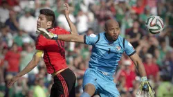 óscar McFarlane atajando para la Selección de Panamá.