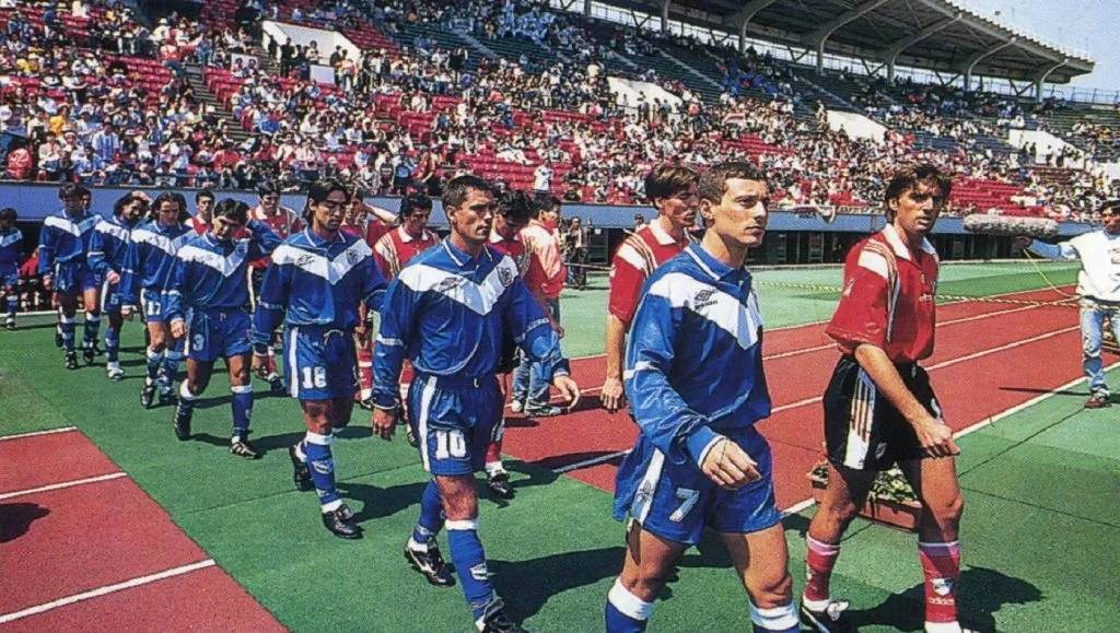 Vélez y River se enfrentaron en Japón por la Recopa 97 con triunfo del Fortín por penales. (Foto: Prensa Vélez).