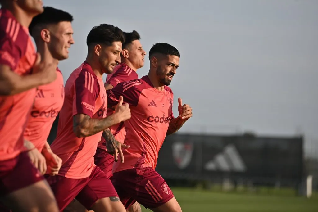 Los jugadores de River entrenándose.