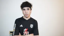 Spreen con la camiseta de Deportivo Riestra.