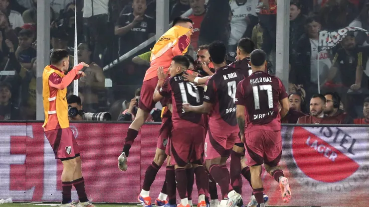 Los jugadores de River celebrando el gol de Pezzella.