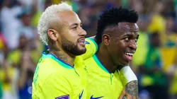 Neymar junto a Vinícius con la camiseta del Real Madrid.