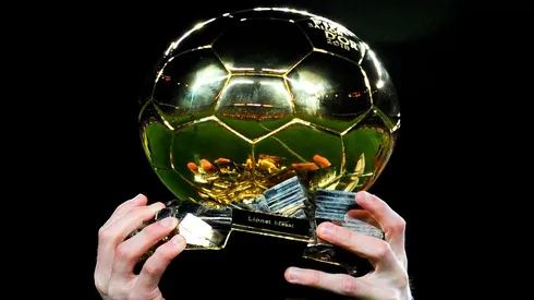 El Balón de Oro es el premio que se le entrega al mejor jugador de la temporada.