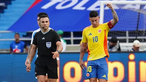 Piero Maza no tuvo autoridad y Colombia ganó, aunque fue favorecida ante Argentina.