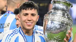 Enzo Fernández, tras el partido con Colombia, publicó una imagen en la que se ven los cuatro títulos que cosecha hasta el momento la Scaloneta.