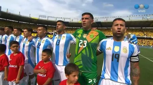 Los jugadores argentinos durante el himno.