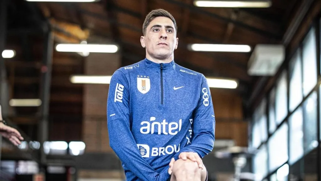 Miguel Merentiel, con la ropa de entrenamiento de la selección de Uruguay. No fue convocado para esta fecha por decisión de Bielsa.