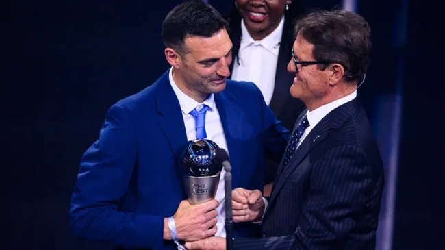 Scaloni durante la gala del The Best donde derrotó a Ancelotti: IMAGO