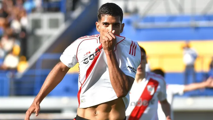 Tomás Nasif celebrando el tanto del triunfo.