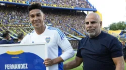 Pol Fernández, junto a Chicho Serna, previo a un partido de Boca.