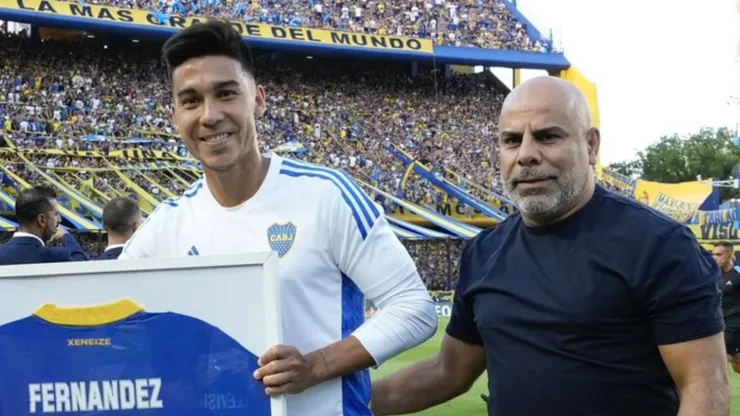 Pol Fernández, junto a Chicho Serna, previo a un partido de Boca.
