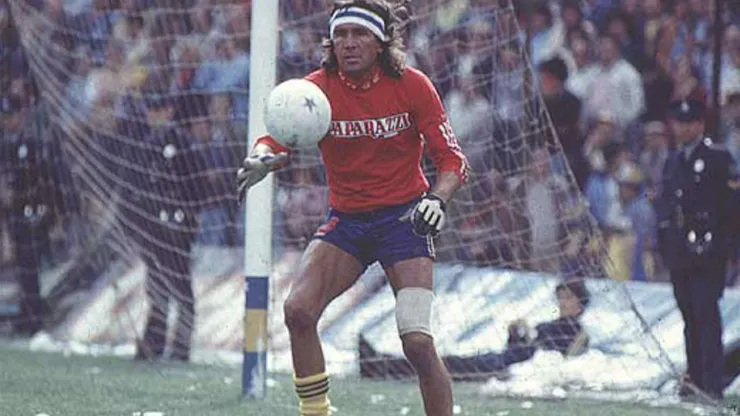 Hugo Gatti en el arco de Boca.