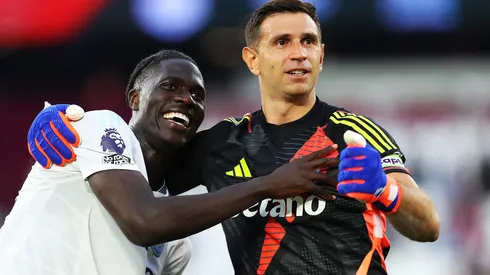 "Dibu Martínez es como un padre para nosotros"