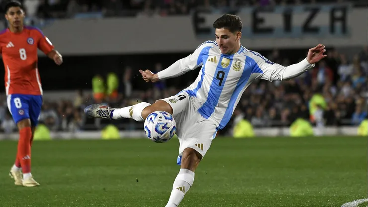 Julián Álvarez, titular ante Chile.