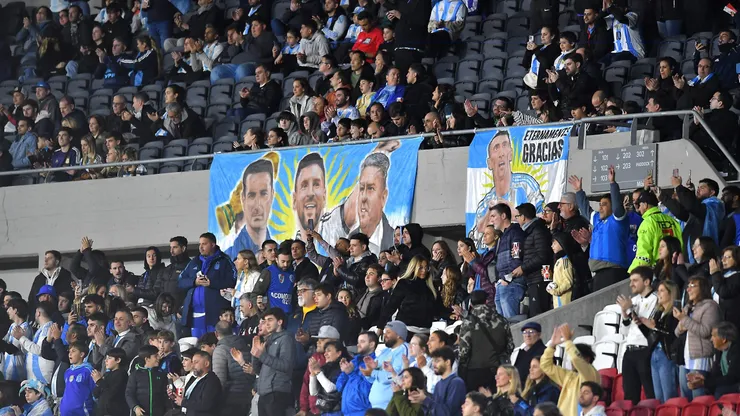 Las tribunas del Monumental no lucieron su lleno habitual.
