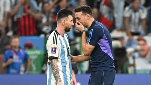 Una charla entre Messi y Scaloni durante el Mundial 2022.