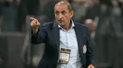 Ramón Díaz podría dirigir a Memphis Depay en el Corinthians.