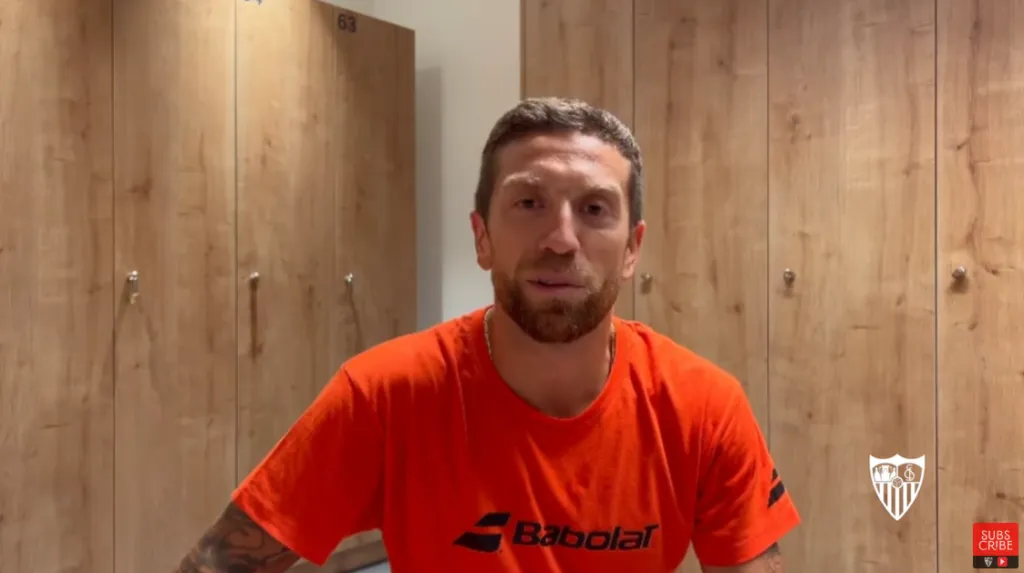 Papu Gómez en el video que le grabó a Lucas Ocampos.