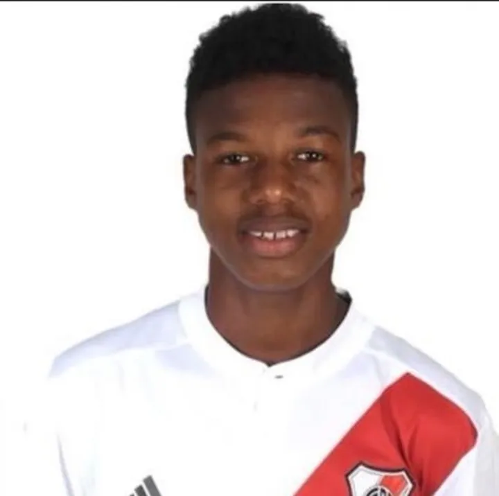 John Mercado con la camiseta de River.