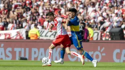 Boca y River se enfrentan en La Bombonera.