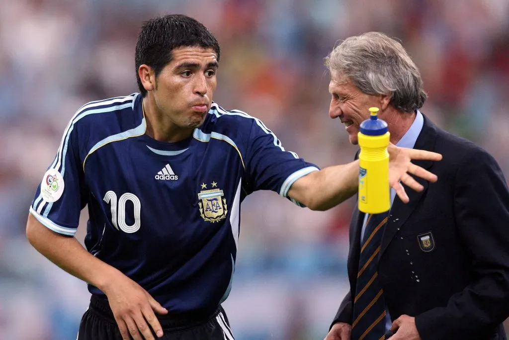 José Pekerman y Juan Román Riquelme en la Copa del Mundo del 2006.