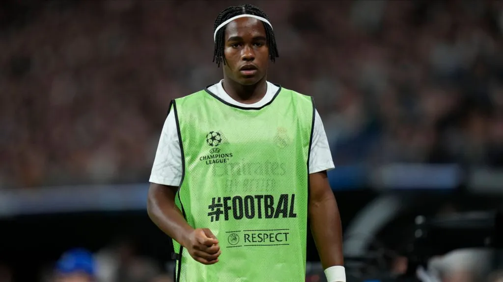 Endrick, calentando fuera del campo (IMAGO / Pressinphoto).