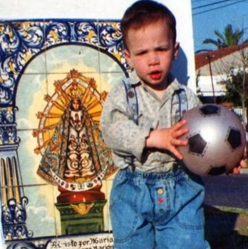 Fede Andrada, siempre con una pelota. (Foto: @fedeandrada22).