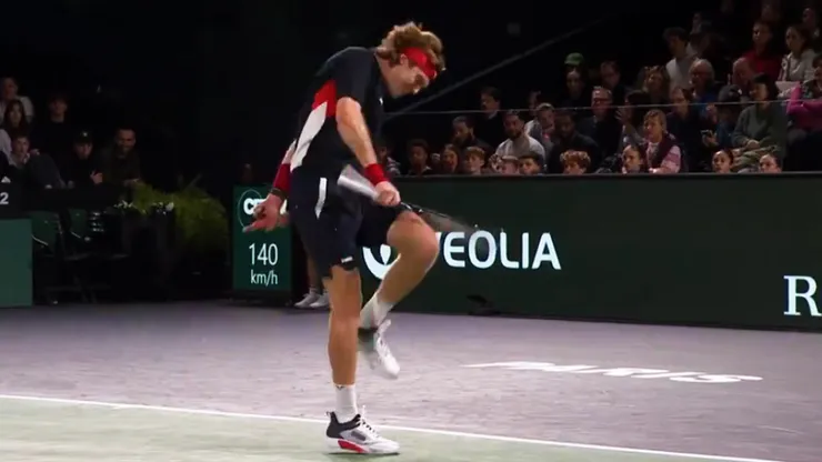 Andrey Rublev desató su furia consigo mismo