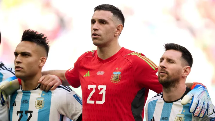 Lionel Messi junto a Dibu Martínez y Lautaro Martínez.