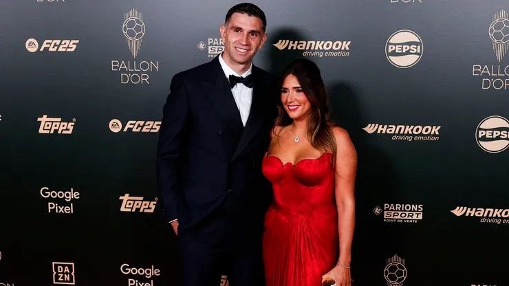 La reacción de Dibu Martínez al abucheo de los franceses en su llegada a la gala del Balón de Oro 2024
