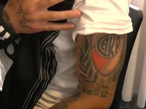 El jugador de Riestra que tiene un impactante tatuaje de River y quiere amargar a Boca