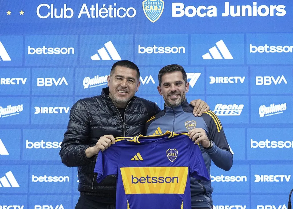 Riquelme junto a Gago en su presentación como DT. (Foto: IMAGO).