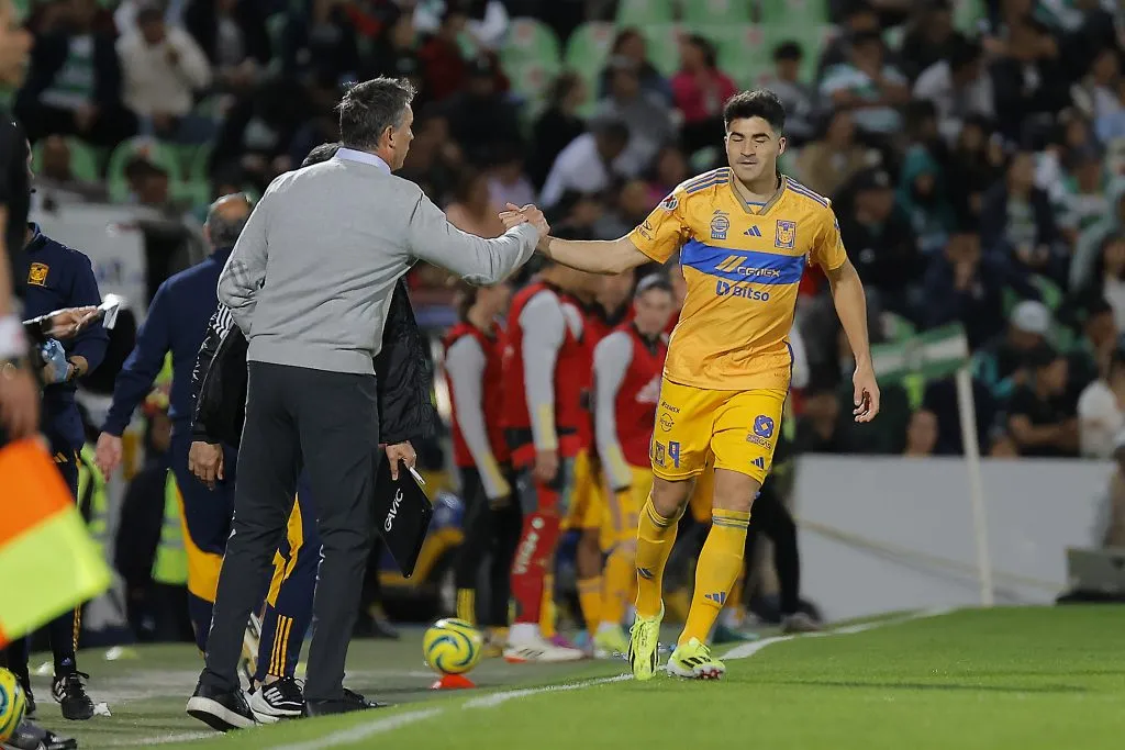 Nicolás Ibáñez es seguido por Feyenoord como opción para reemplazar a Santi Giménez.