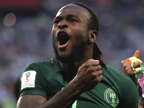 Asesinaron a sus padres, jugó con Lautaro Martínez en el Inter, amargó a Argentina en un Mundial y ahora busca ascender en Inglaterra